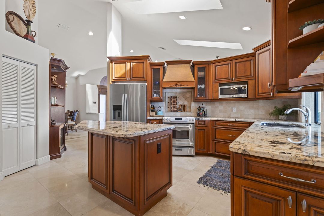 На продажу: $3,300,000 (3 спален, 3 ванн, 2457 Квадратных фут)