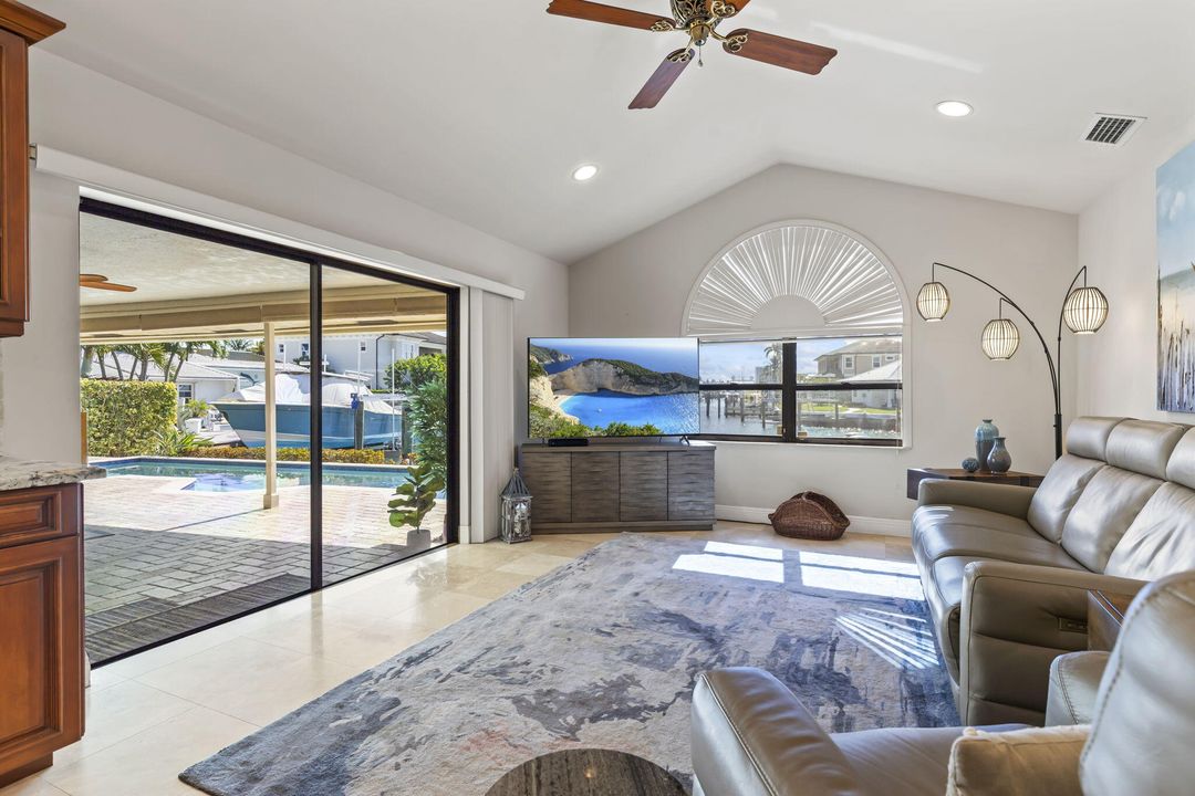 На продажу: $3,300,000 (3 спален, 3 ванн, 2457 Квадратных фут)