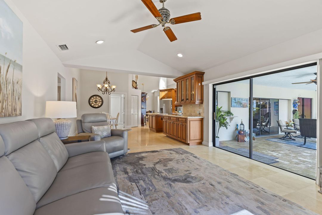 На продажу: $3,300,000 (3 спален, 3 ванн, 2457 Квадратных фут)