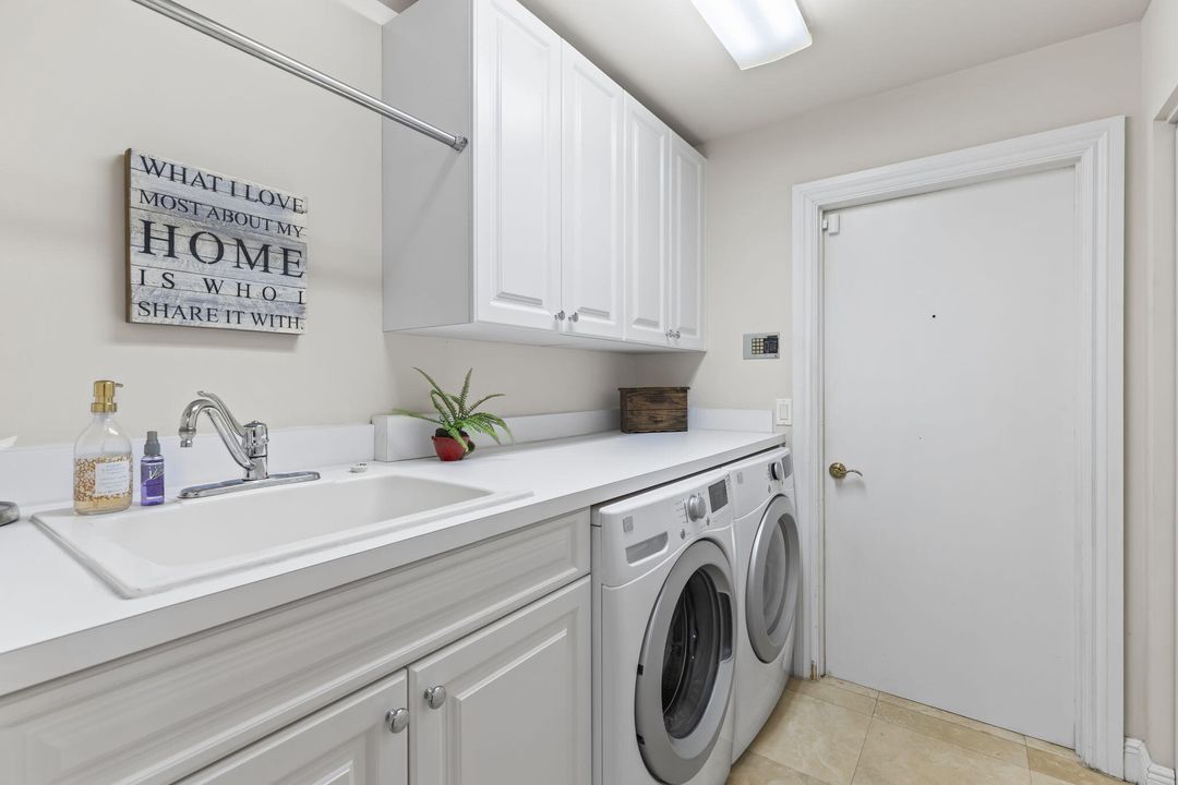 На продажу: $3,300,000 (3 спален, 3 ванн, 2457 Квадратных фут)