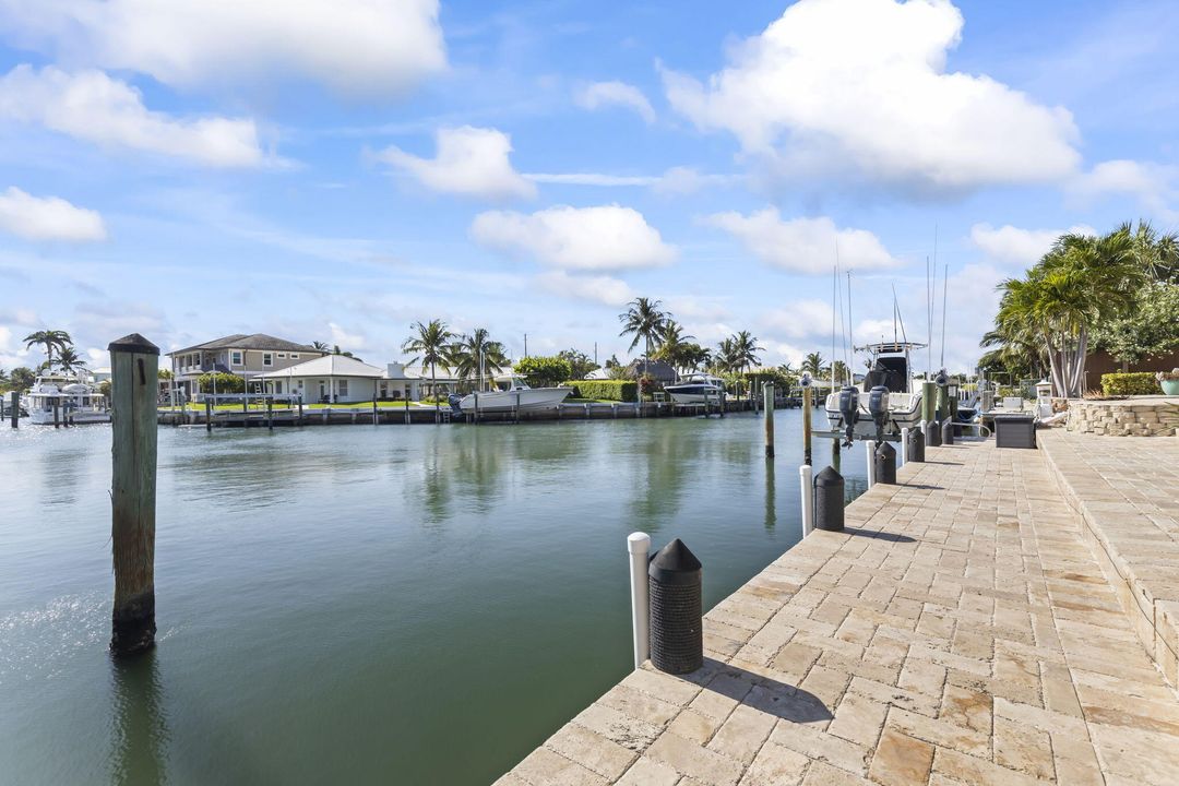 На продажу: $3,300,000 (3 спален, 3 ванн, 2457 Квадратных фут)