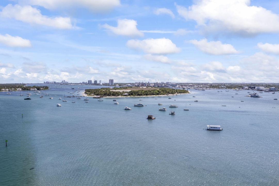 На продажу: $3,300,000 (3 спален, 3 ванн, 2457 Квадратных фут)