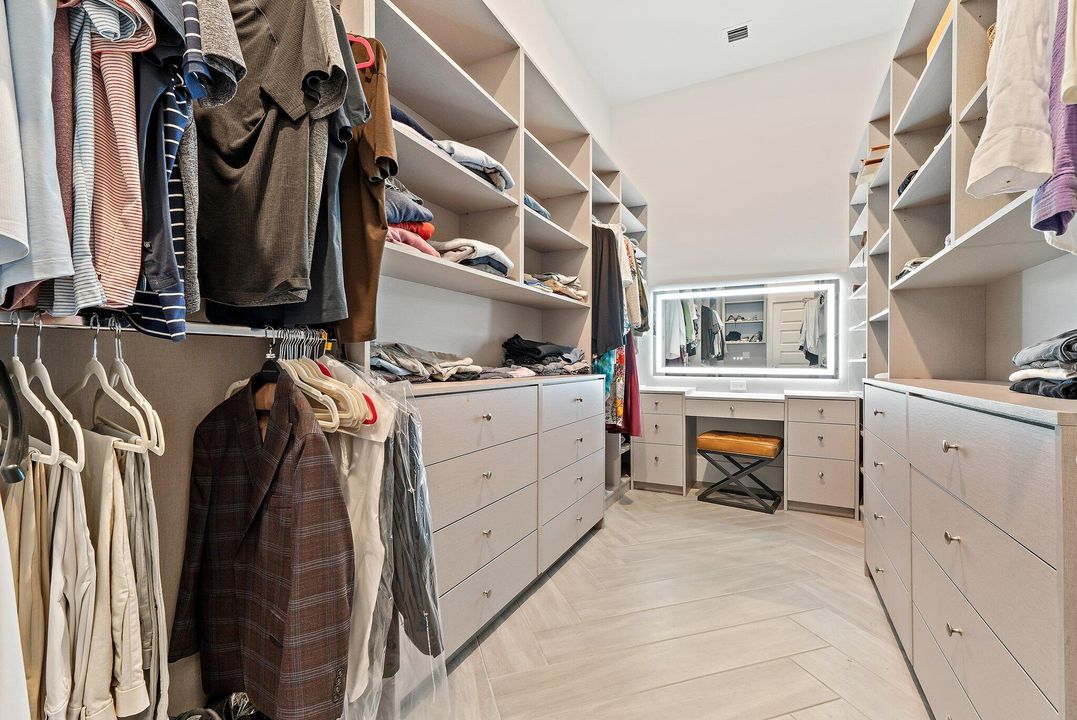 For Sale: $4,495,000 (4 beds, 5 baths, 4043 Square Feet)