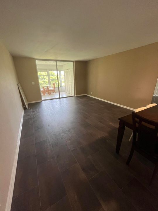 待售: $88,500 (2 贝兹, 2 浴室, 1006 平方英尺)