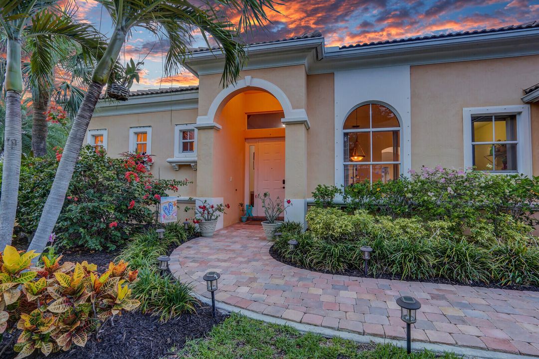 For Sale: $1,099,995 (3 beds, 3 baths, 2371 Square Feet)