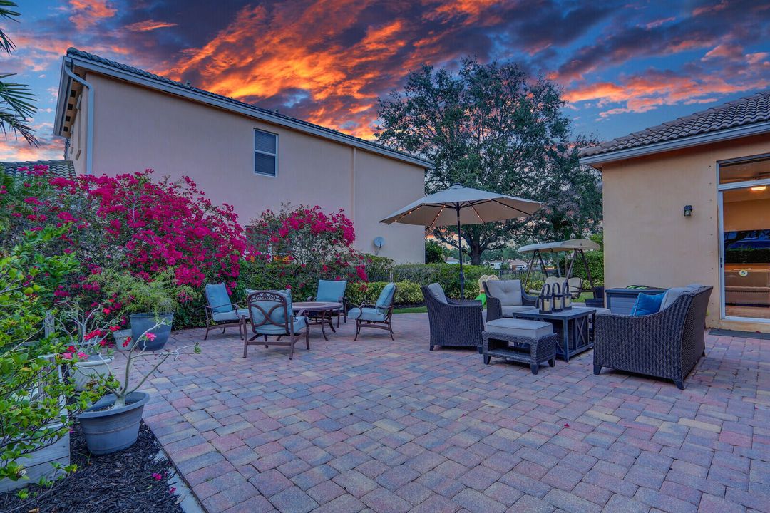 For Sale: $1,099,995 (3 beds, 3 baths, 2371 Square Feet)