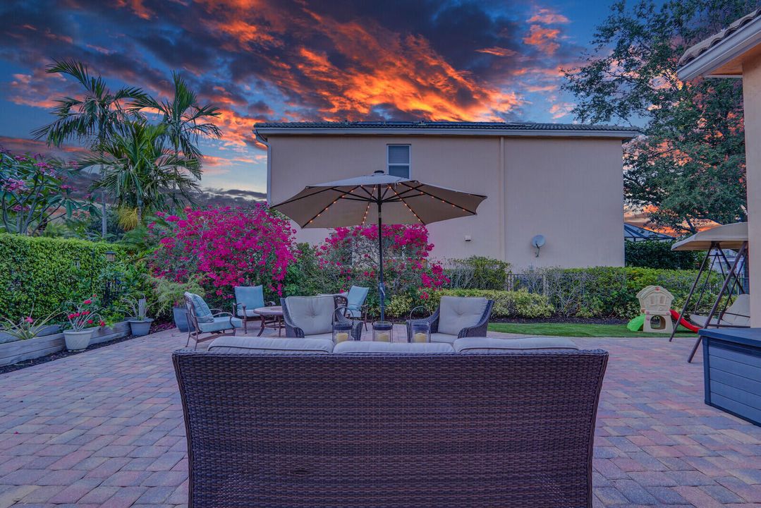 For Sale: $1,099,995 (3 beds, 3 baths, 2371 Square Feet)