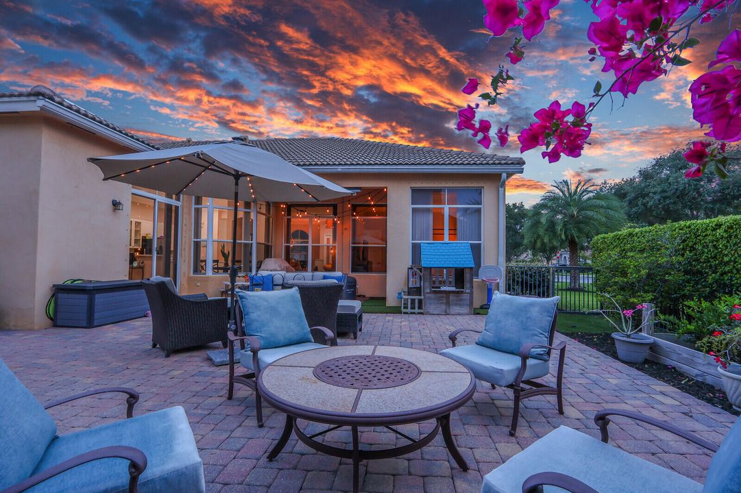 For Sale: $1,099,995 (3 beds, 3 baths, 2371 Square Feet)