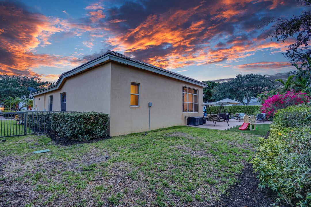 For Sale: $1,099,995 (3 beds, 3 baths, 2371 Square Feet)