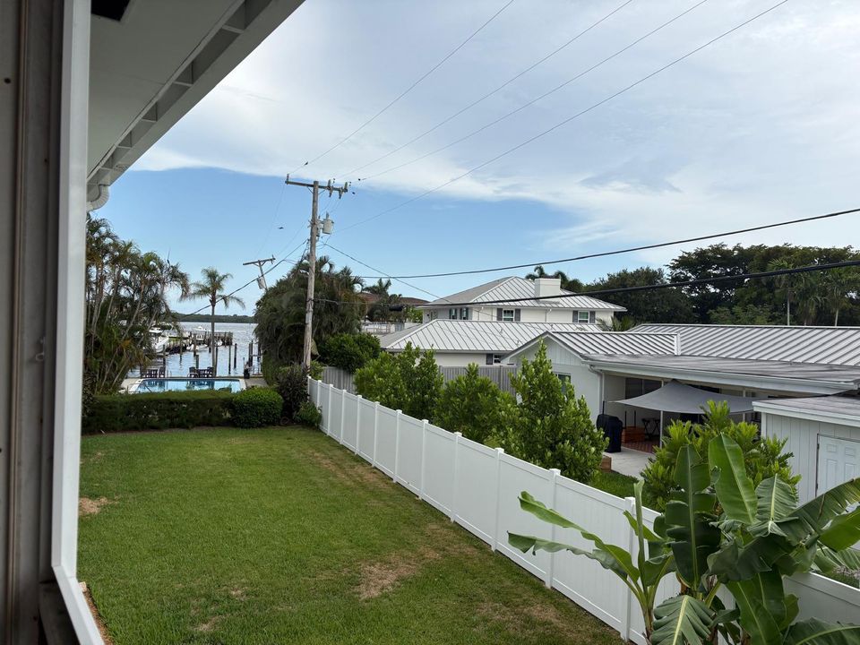 For Sale: $294,990 (2 beds, 2 baths, 1040 Square Feet)