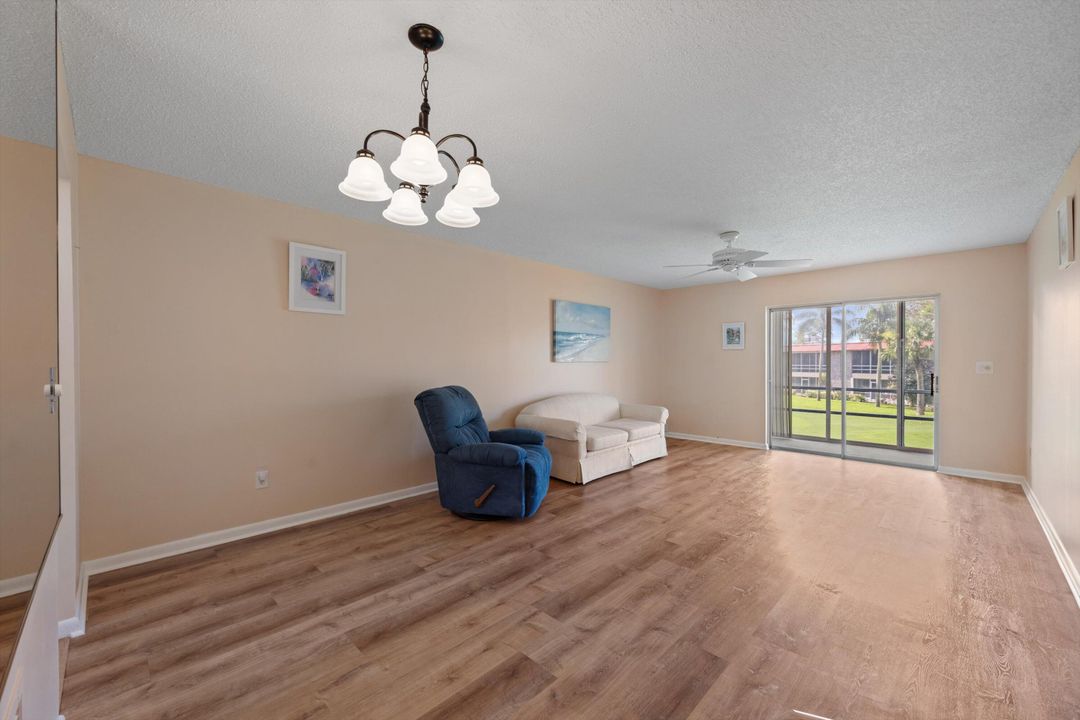 Active With Contract: $69,900 (1 beds, 1 baths, 819 Square Feet)