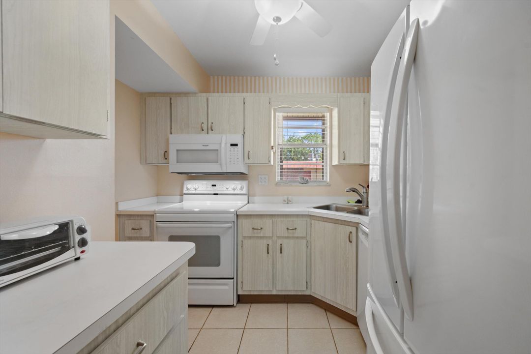 Active With Contract: $69,900 (1 beds, 1 baths, 819 Square Feet)