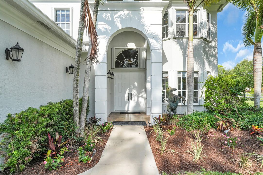 合同活跃: $2,488,000 (5 贝兹, 3 浴室, 3759 平方英尺)