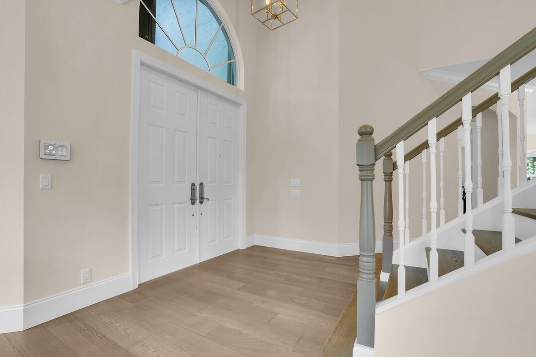 合同活跃: $2,488,000 (5 贝兹, 3 浴室, 3759 平方英尺)