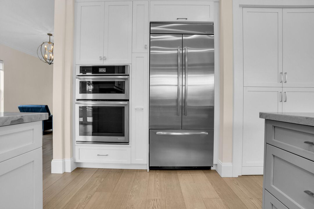 合同活跃: $2,488,000 (5 贝兹, 3 浴室, 3759 平方英尺)