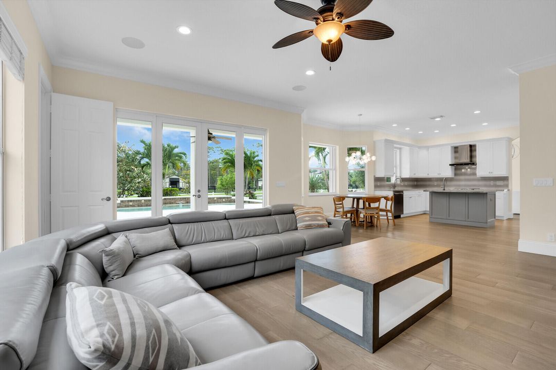 合同活跃: $2,488,000 (5 贝兹, 3 浴室, 3759 平方英尺)