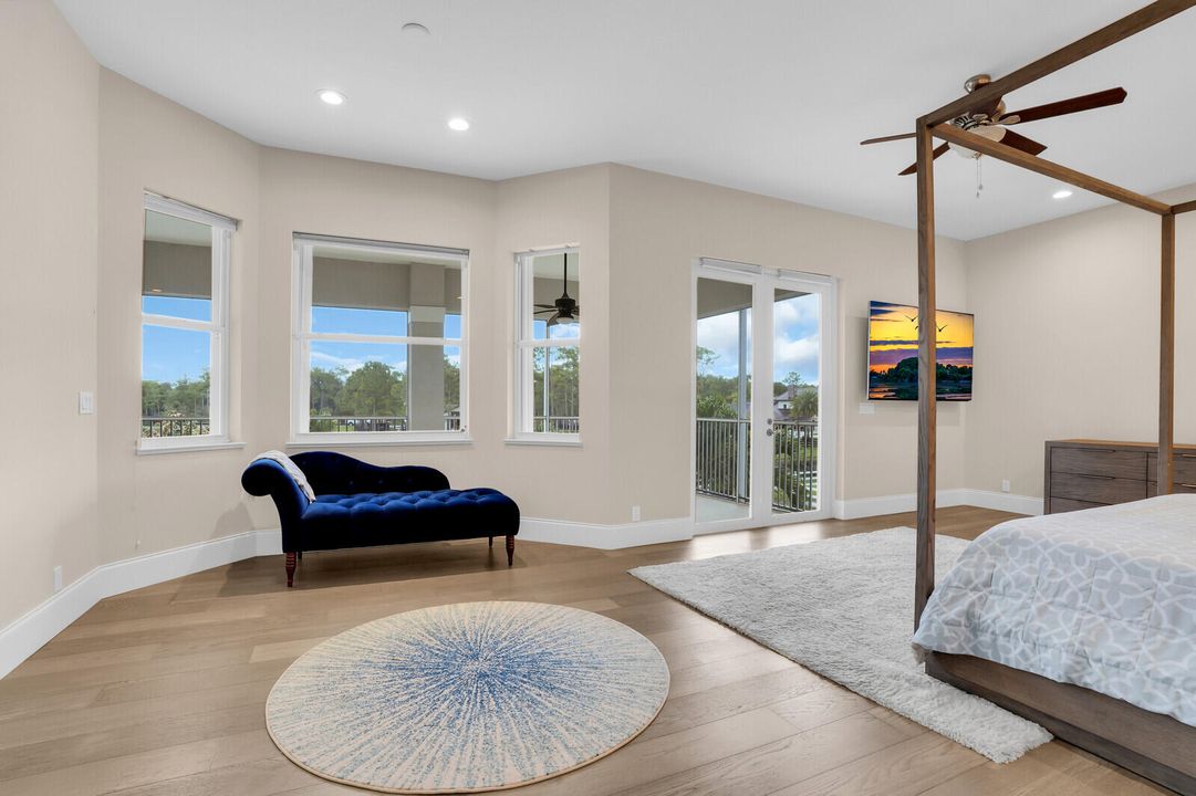 合同活跃: $2,488,000 (5 贝兹, 3 浴室, 3759 平方英尺)