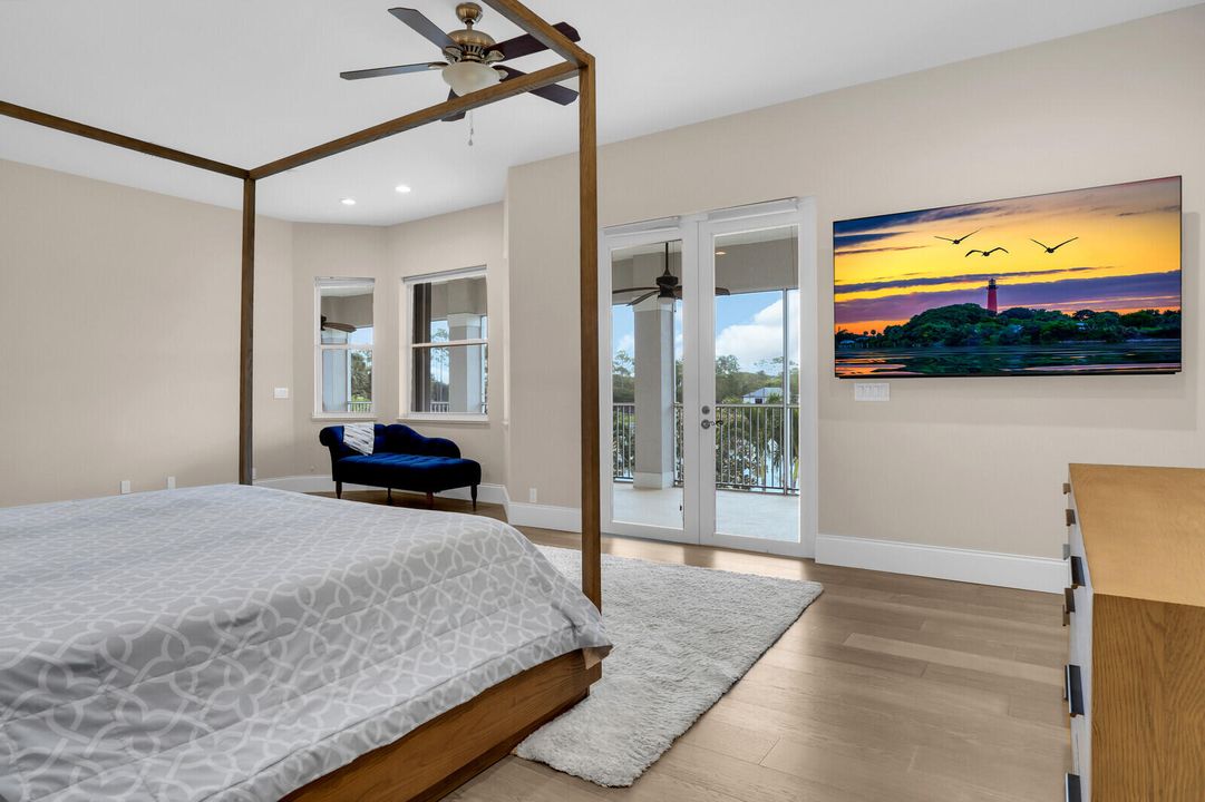 合同活跃: $2,488,000 (5 贝兹, 3 浴室, 3759 平方英尺)