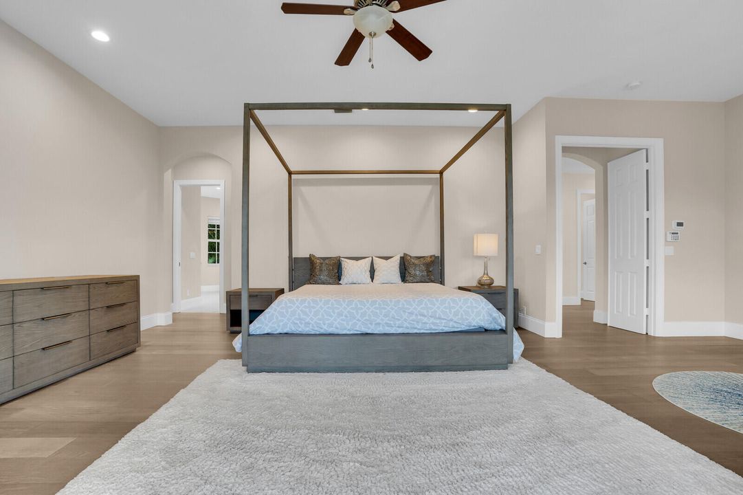 合同活跃: $2,488,000 (5 贝兹, 3 浴室, 3759 平方英尺)