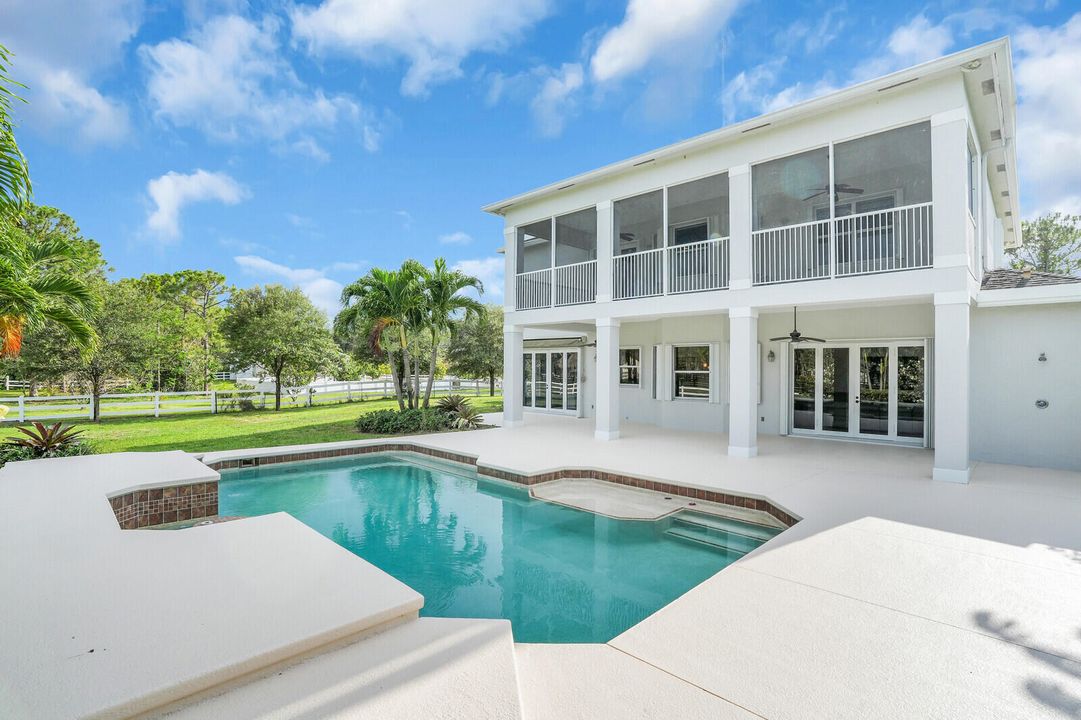 合同活跃: $2,488,000 (5 贝兹, 3 浴室, 3759 平方英尺)