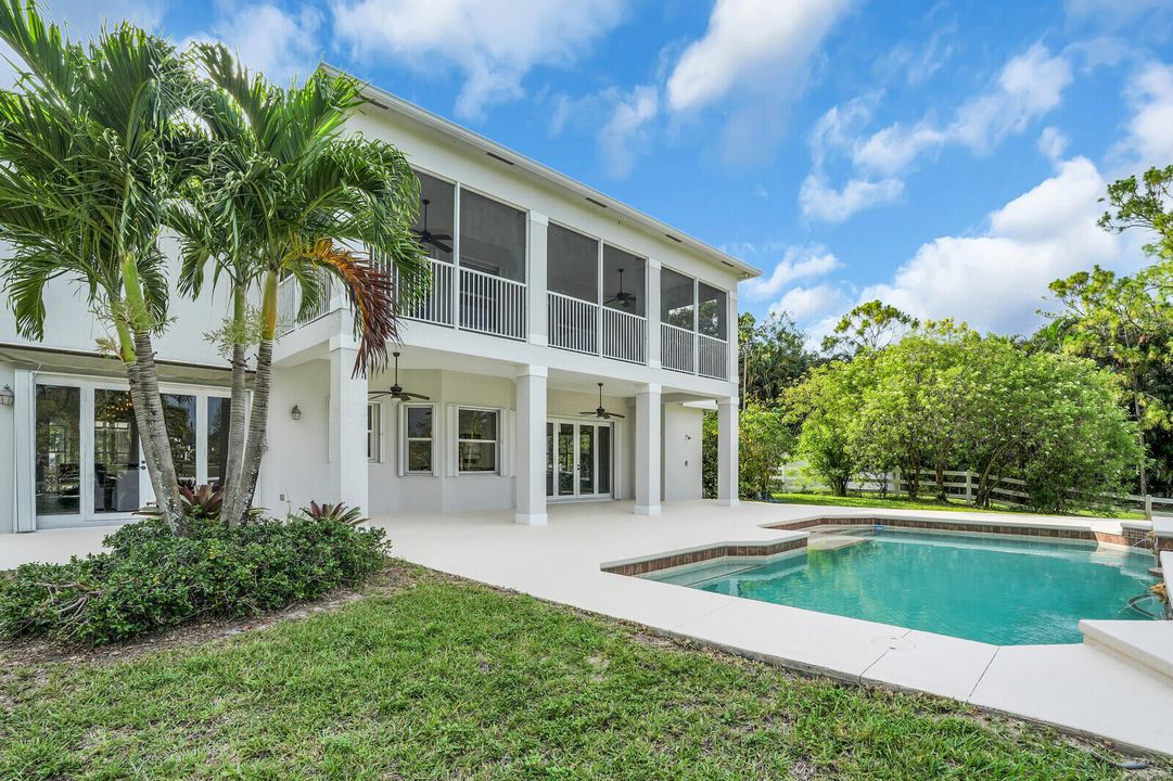 合同活跃: $2,488,000 (5 贝兹, 3 浴室, 3759 平方英尺)