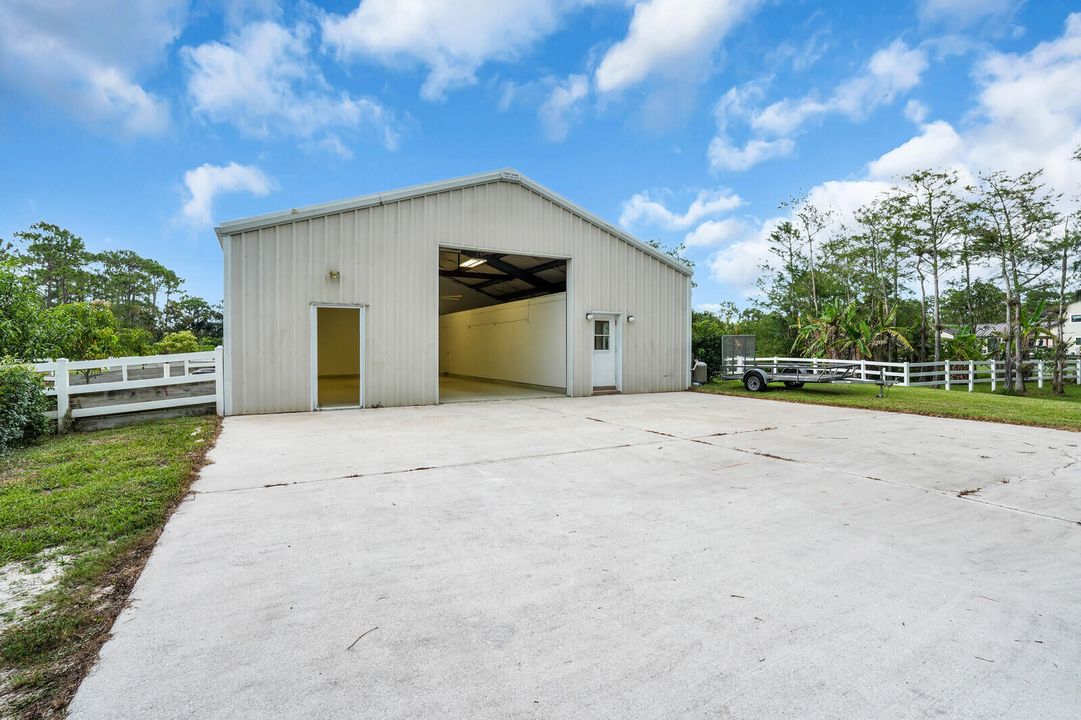 合同活跃: $2,488,000 (5 贝兹, 3 浴室, 3759 平方英尺)