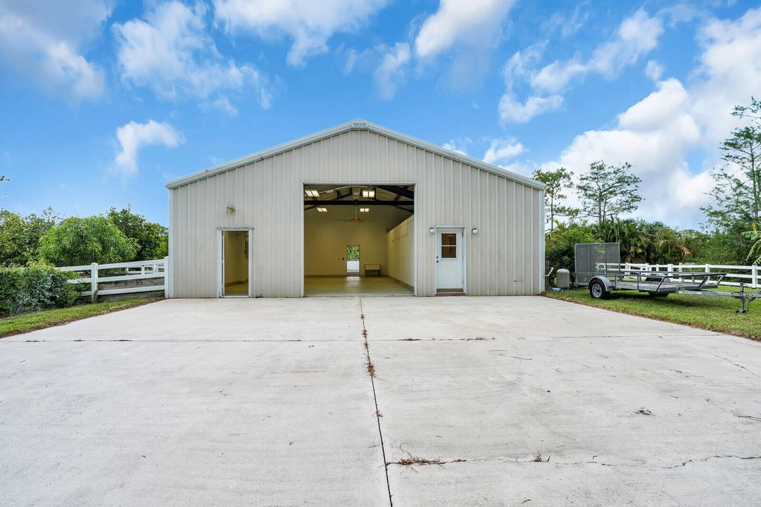 合同活跃: $2,488,000 (5 贝兹, 3 浴室, 3759 平方英尺)