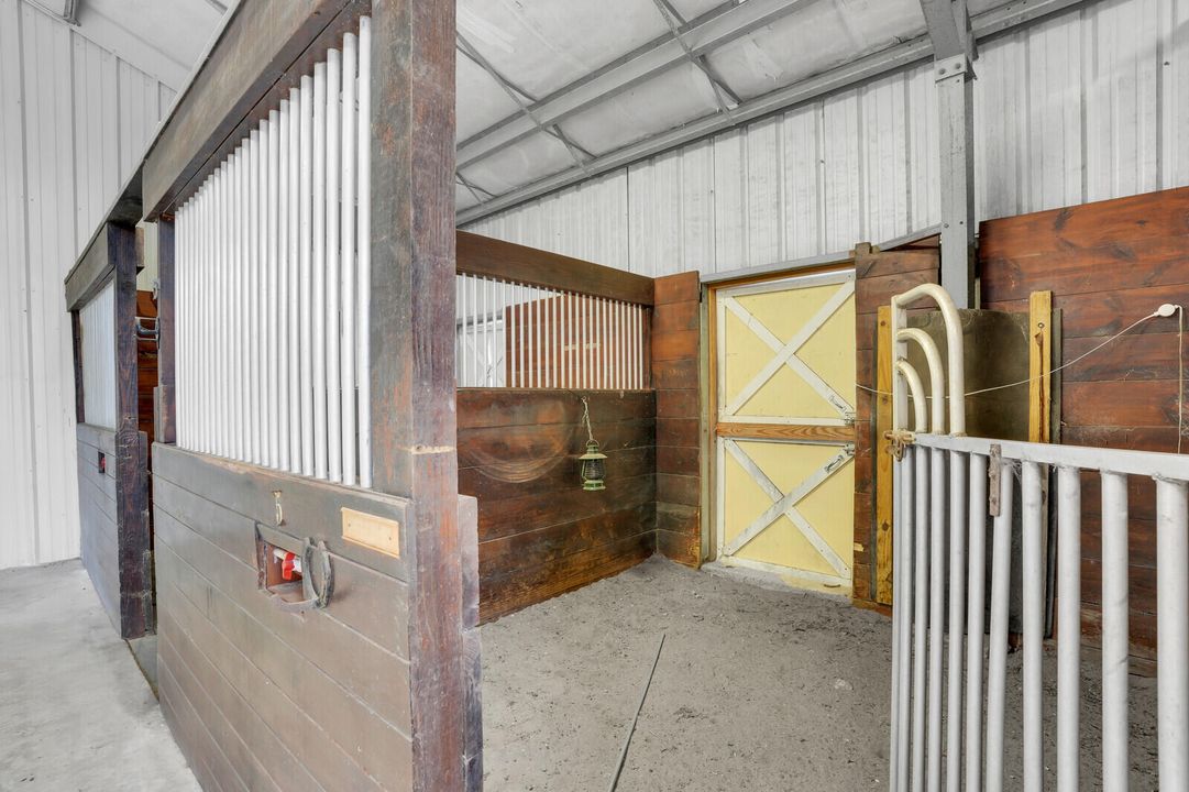 合同活跃: $2,488,000 (5 贝兹, 3 浴室, 3759 平方英尺)