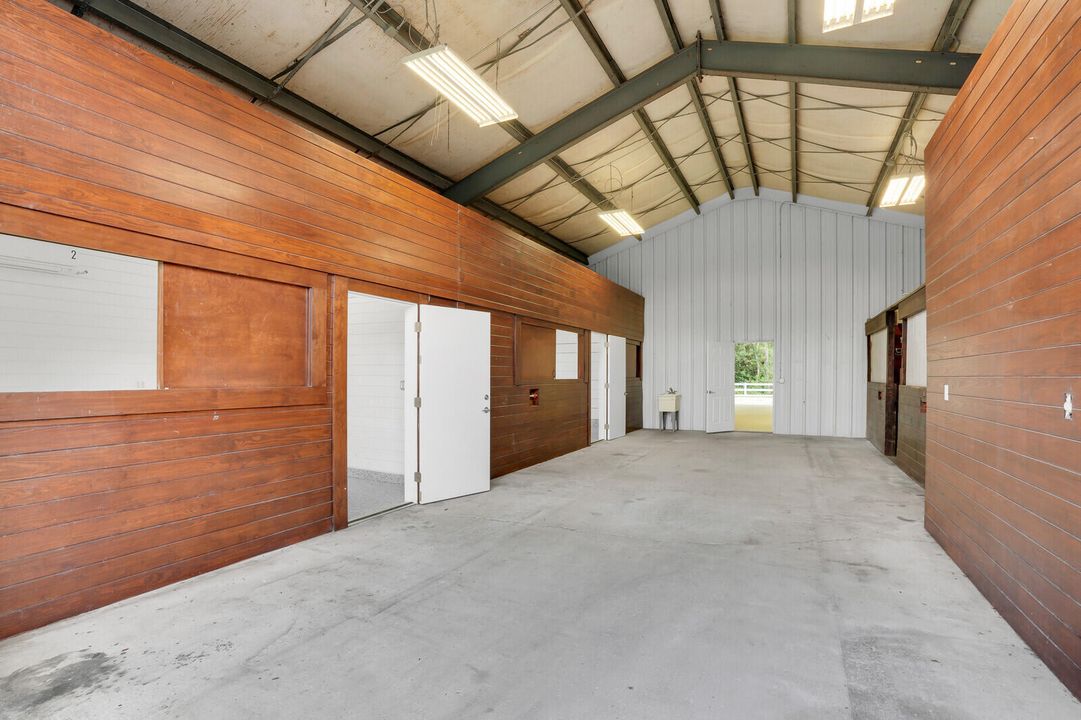 合同活跃: $2,488,000 (5 贝兹, 3 浴室, 3759 平方英尺)