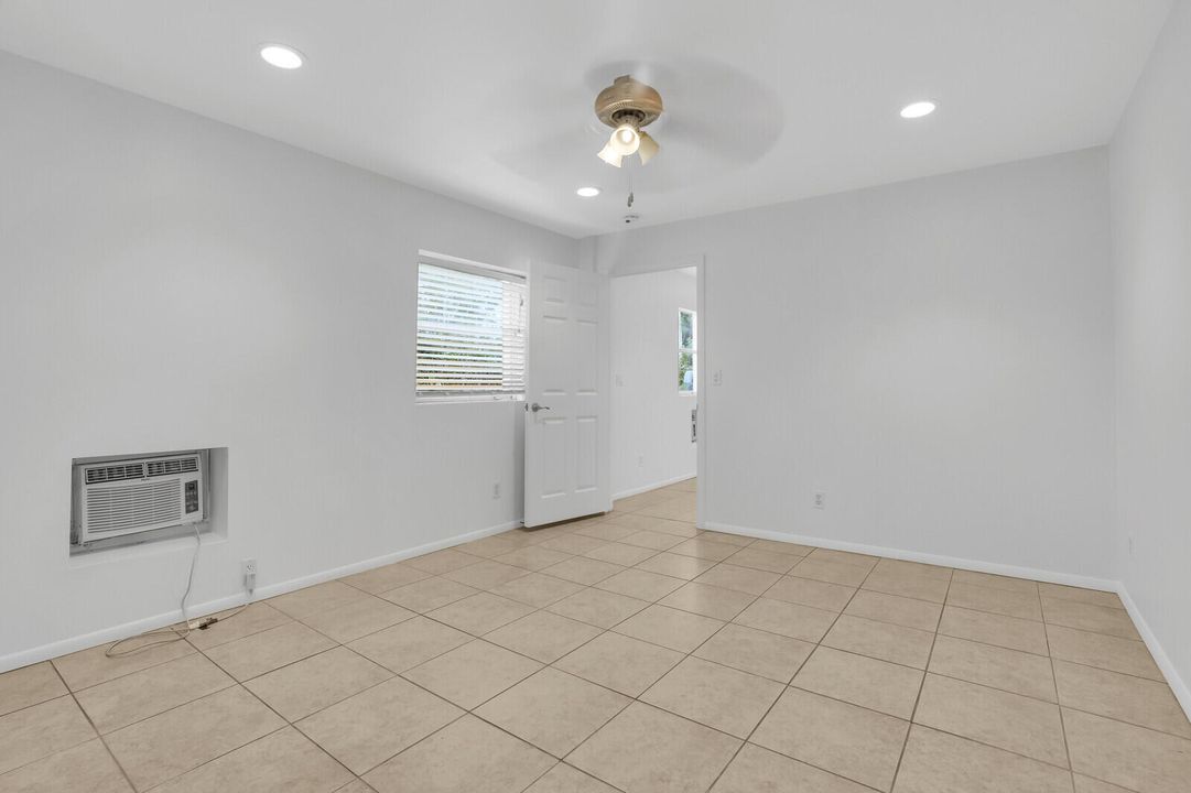 合同活跃: $2,488,000 (5 贝兹, 3 浴室, 3759 平方英尺)