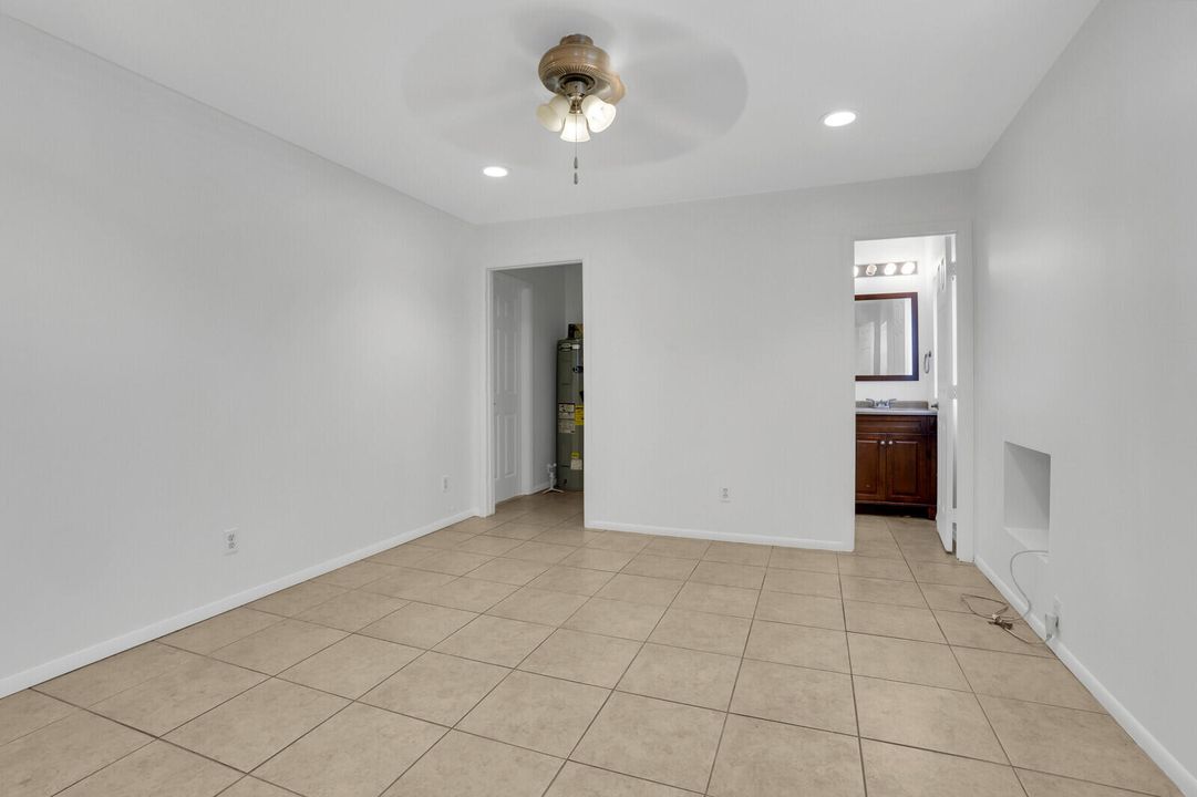 合同活跃: $2,488,000 (5 贝兹, 3 浴室, 3759 平方英尺)