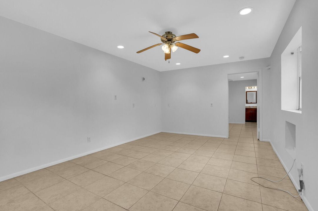 合同活跃: $2,488,000 (5 贝兹, 3 浴室, 3759 平方英尺)