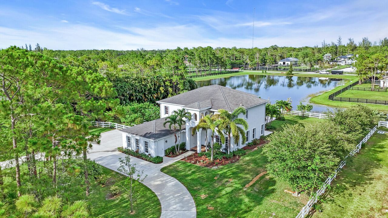 合同活跃: $2,488,000 (5 贝兹, 3 浴室, 3759 平方英尺)