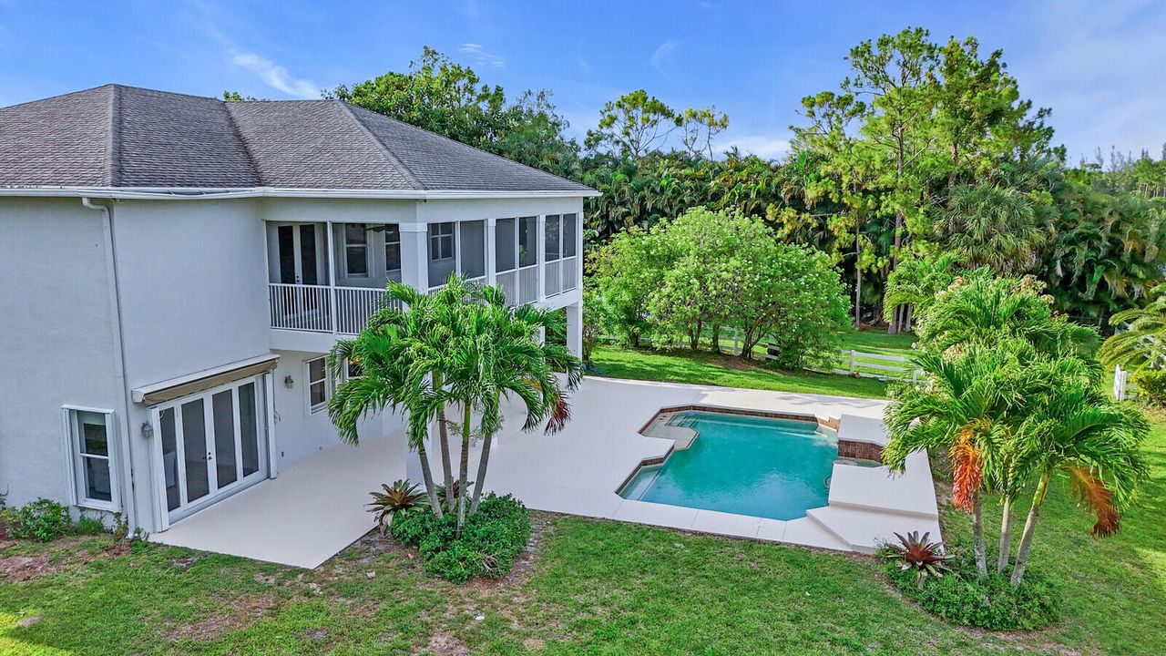 合同活跃: $2,488,000 (5 贝兹, 3 浴室, 3759 平方英尺)