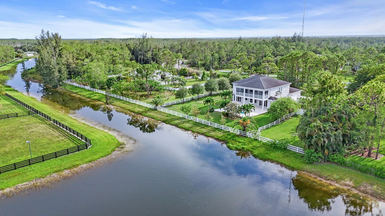 合同活跃: $2,488,000 (5 贝兹, 3 浴室, 3759 平方英尺)