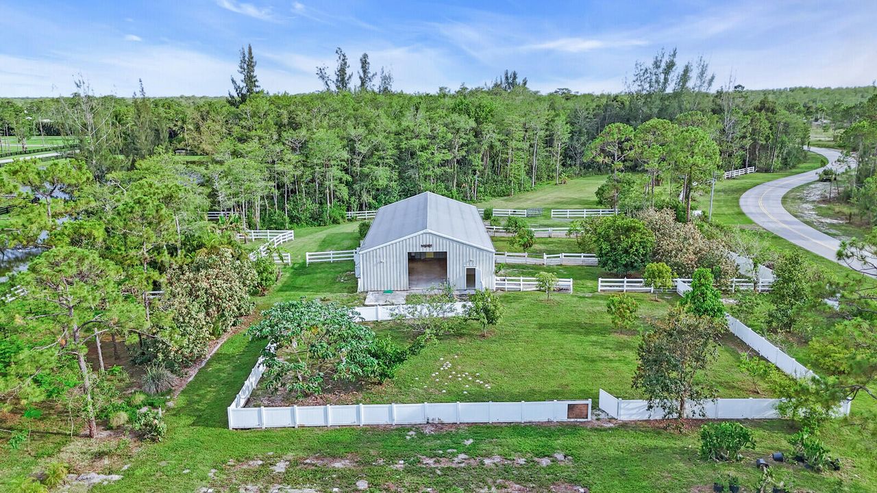 合同活跃: $2,488,000 (5 贝兹, 3 浴室, 3759 平方英尺)