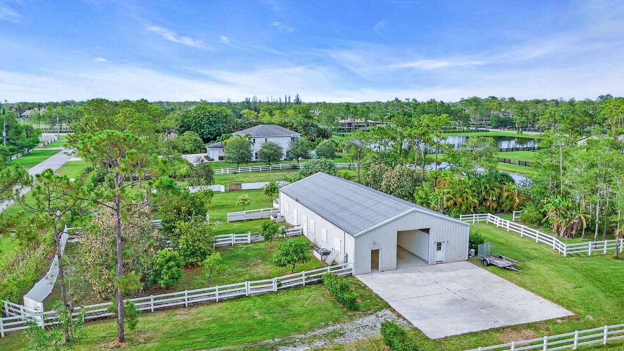 合同活跃: $2,488,000 (5 贝兹, 3 浴室, 3759 平方英尺)