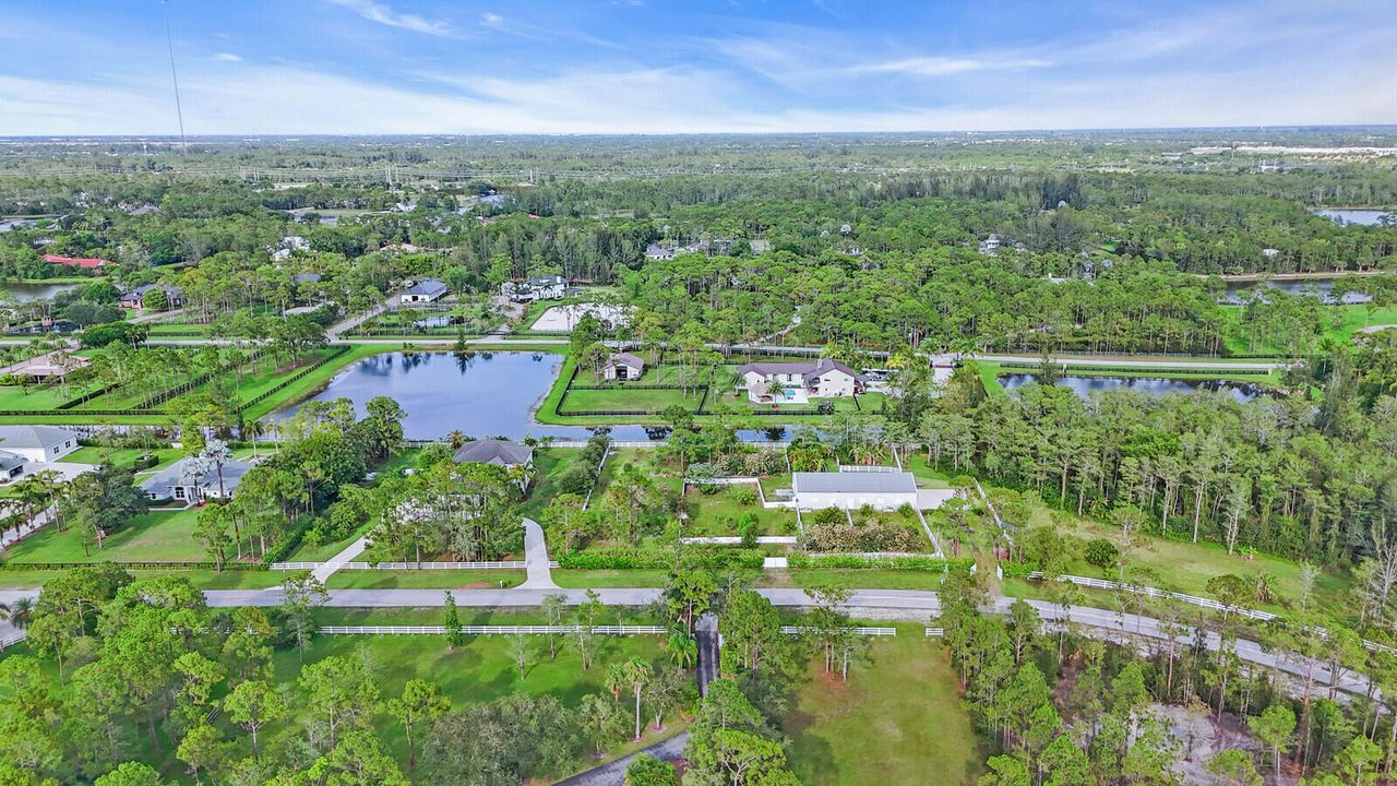 合同活跃: $2,488,000 (5 贝兹, 3 浴室, 3759 平方英尺)