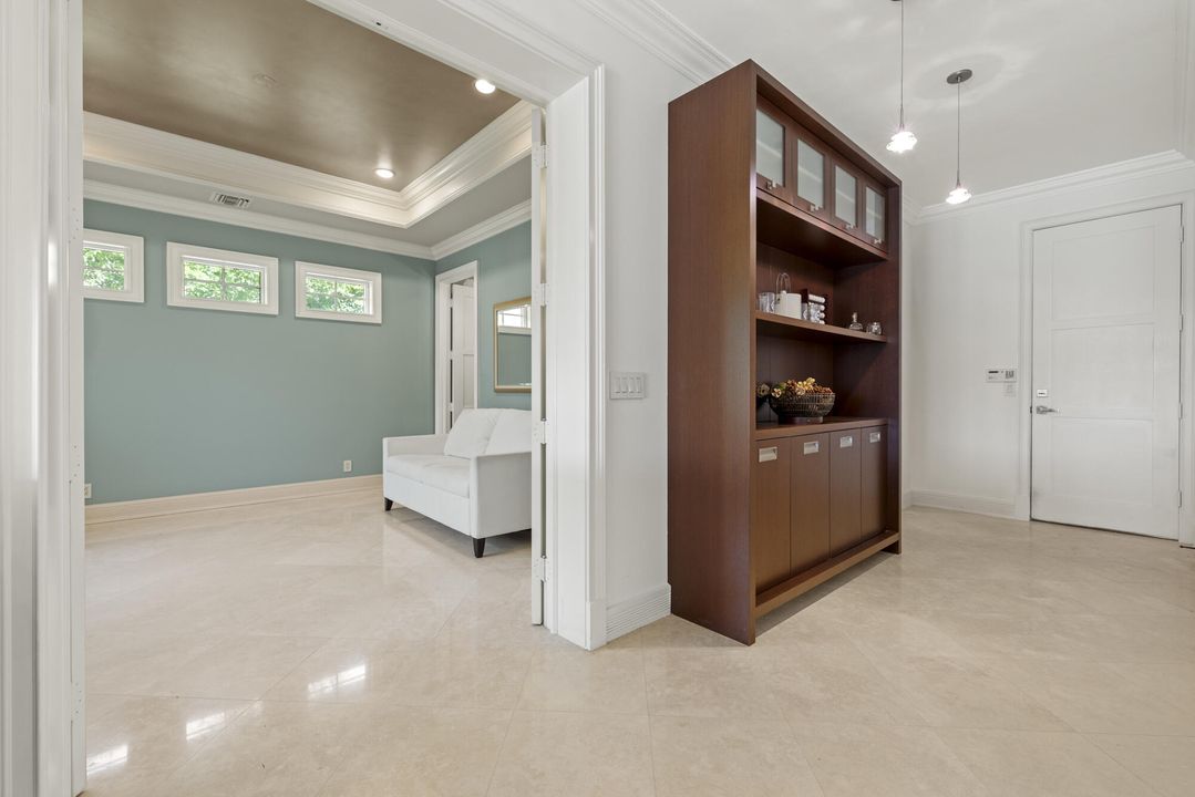 Под контрактом: $6,250,000 (4 спален, 4 ванн, 3230 Квадратных фут)