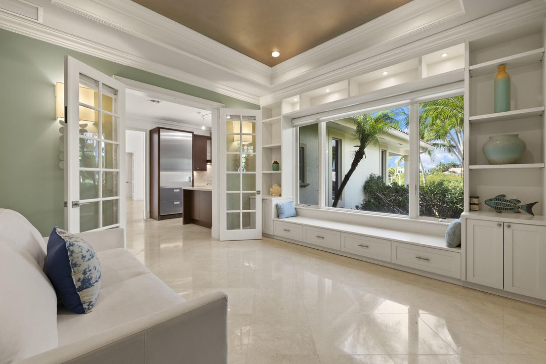 Под контрактом: $6,250,000 (4 спален, 4 ванн, 3230 Квадратных фут)