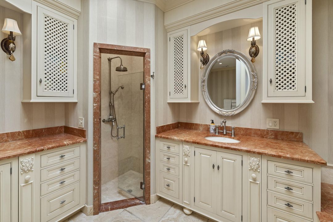 Под контрактом: $6,250,000 (4 спален, 4 ванн, 3230 Квадратных фут)