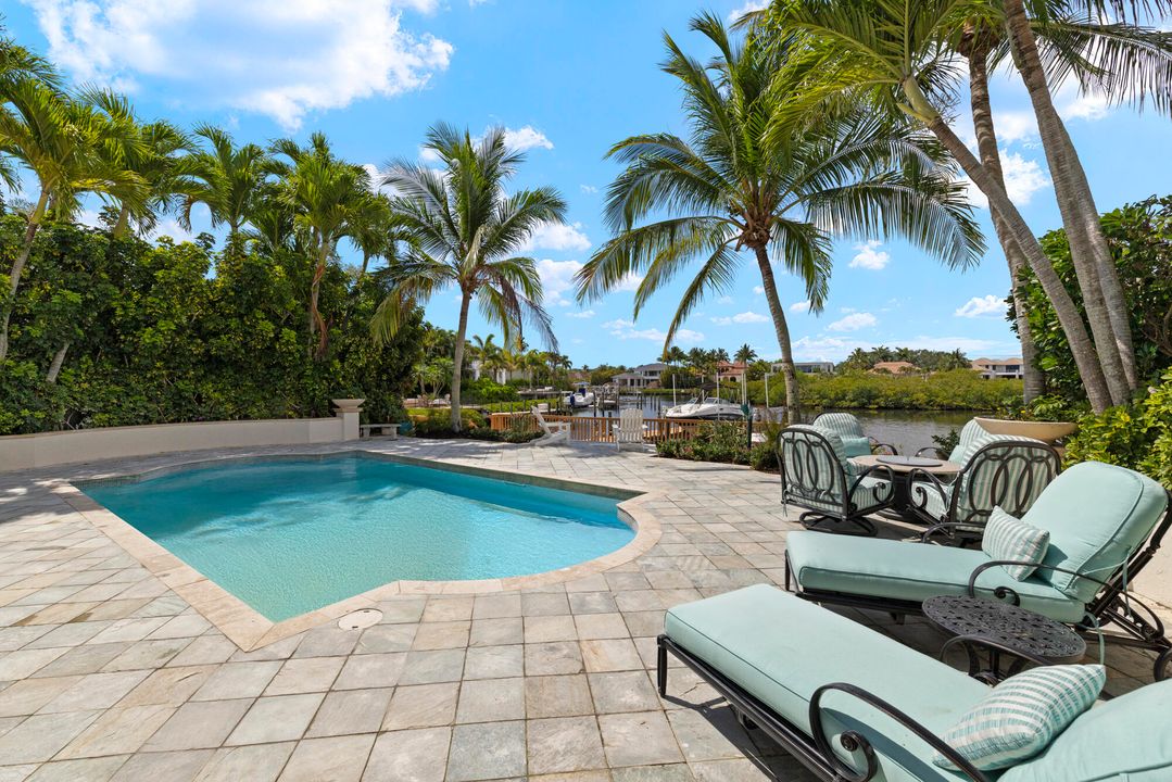 Под контрактом: $6,250,000 (4 спален, 4 ванн, 3230 Квадратных фут)