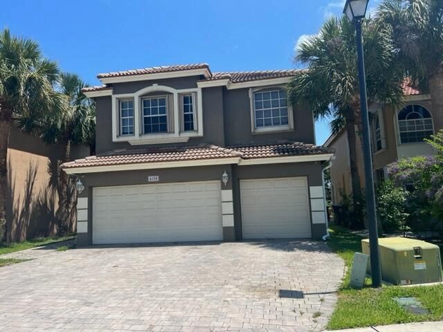 Recently Sold: $599,000 (5 beds, 3 baths, 2817 Square Feet)