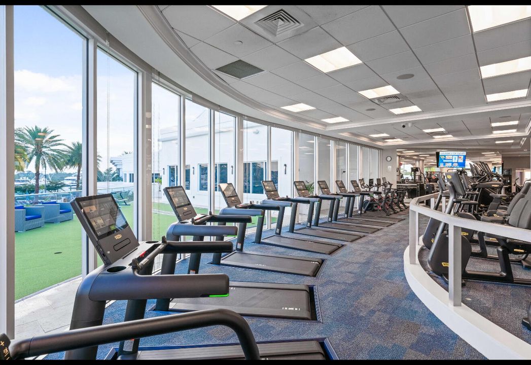 Под контрактом: $6,250,000 (4 спален, 4 ванн, 3230 Квадратных фут)