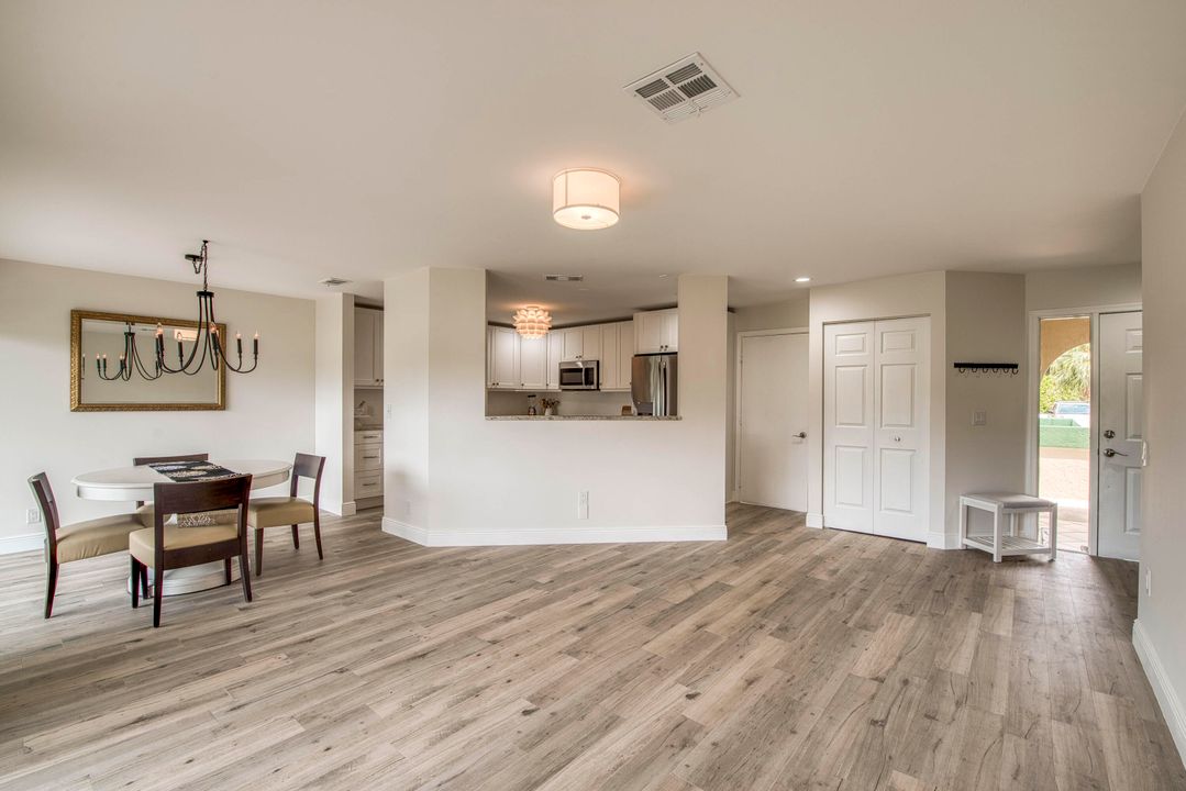 合同活跃: $388,470 (2 贝兹, 1 浴室, 1025 平方英尺)