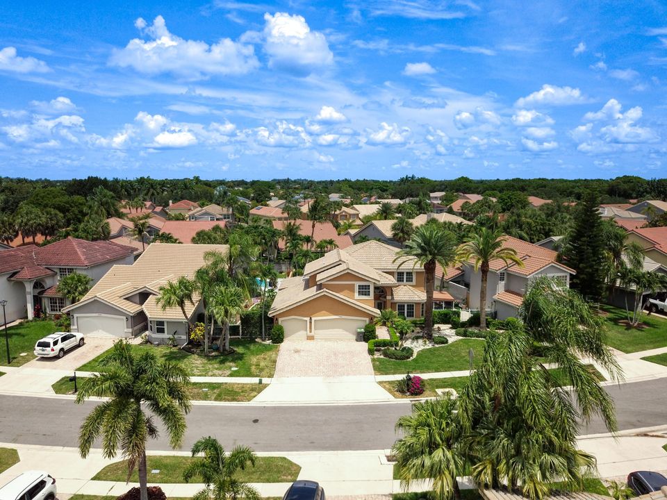 Recently Sold: $879,900 (5 beds, 3 baths, 3139 Square Feet)