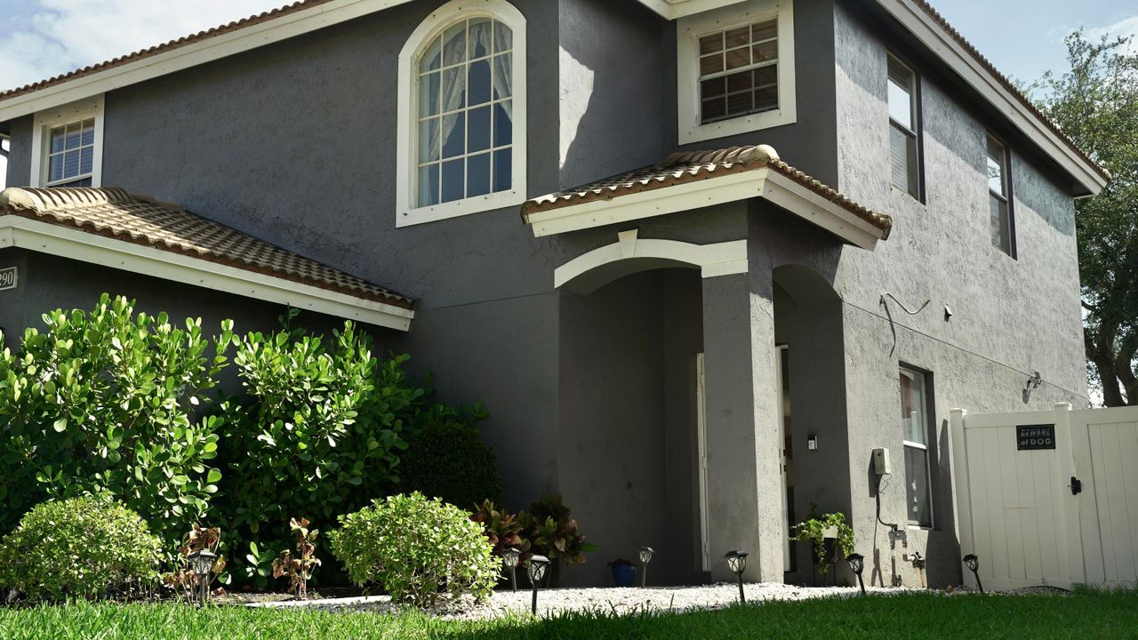 Active With Contract: $3,200 (3 beds, 2 baths, 1863 Square Feet)