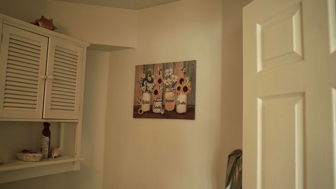 Active With Contract: $3,200 (3 beds, 2 baths, 1863 Square Feet)