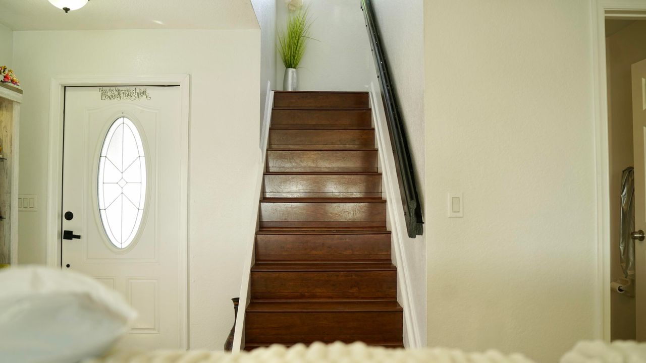 Active With Contract: $3,200 (3 beds, 2 baths, 1863 Square Feet)