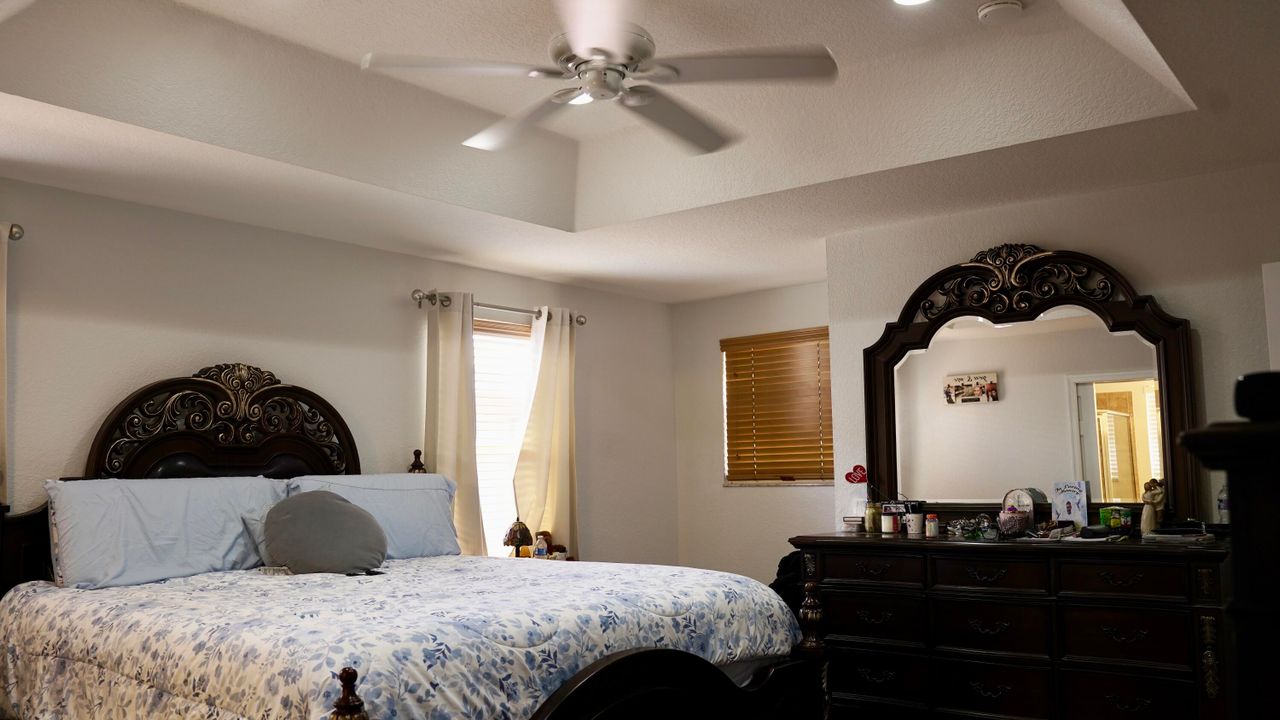 Active With Contract: $3,200 (3 beds, 2 baths, 1863 Square Feet)